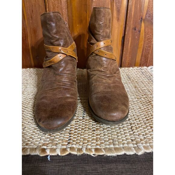 Bare traps brown ankle booties - Picture 1 of 7